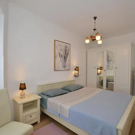 Moris Apartment